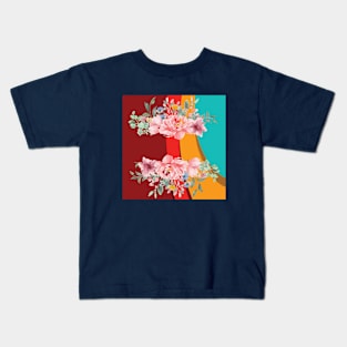 A touch of flowers among the colors of the rainbow Kids T-Shirt